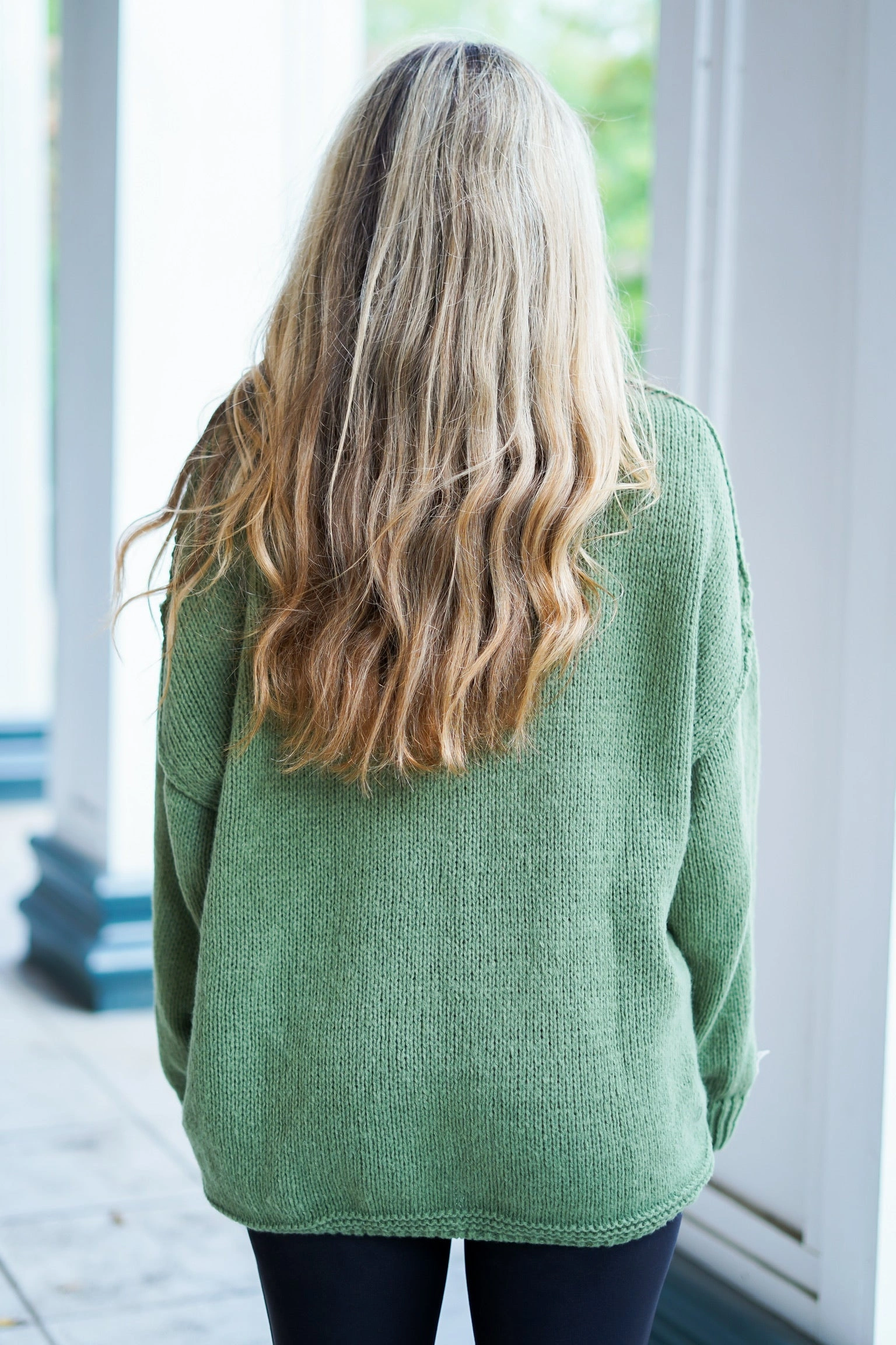 Zackie Sweater Grün: Ein Hauch von Frühling für dich, der perfekte Begleiter für sonnige Tage und kühle Nächte.